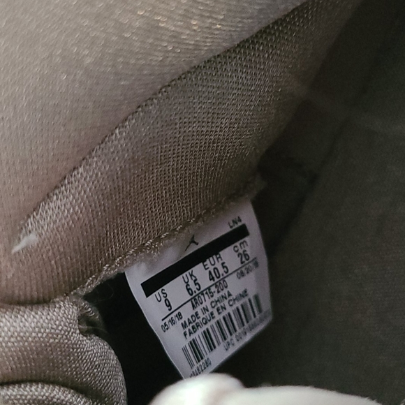 Women's Nike Jordans| SOLD - Picture 5 of 5